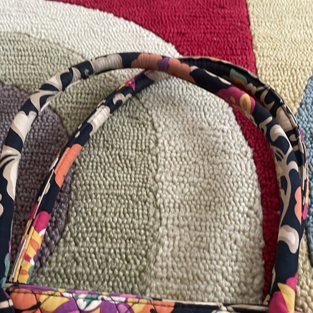 Vera Bradley Handbag. Very good condition.
